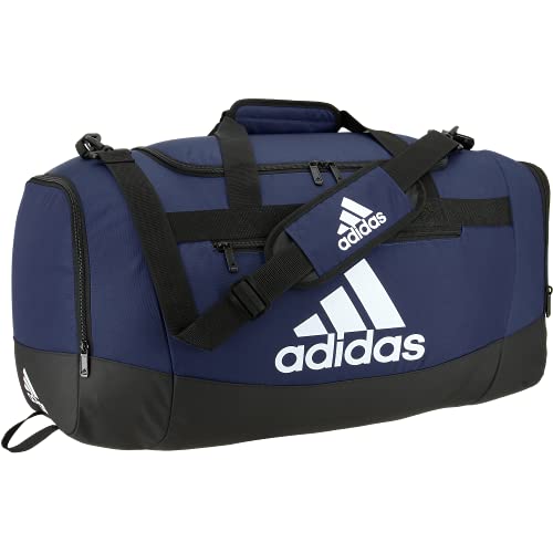 حقيبة دافل 4 متوسطة الحجم من adidas حقيبة دافل 4 متوسطة الحجم من adidas