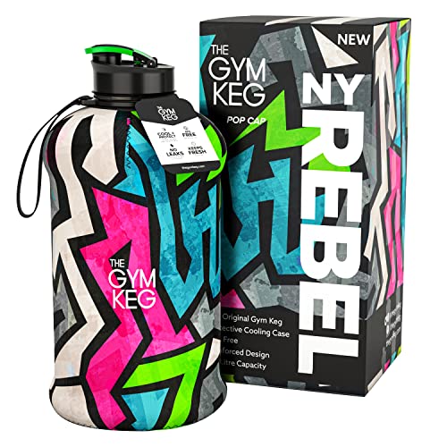 زجاجة ماء رياضية THE GYM KEG (2.2 لتر) معزولة | نصف جالون | مقبض حمل | إبريق ماء كبير للرياضة | زجاجات مياه كبيرة قابلة لإعادة الاستخدام | صديق للبيئة ، بلاستيك خالٍ من مادة تريتان BPA ، مانع للتسرب (NY Rebel) زجاجة ماء رياضية THE GYM KEG (2.2 لتر) معزولة | نصف جالون | مقبض حمل | إبريق ماء كبير للرياضة | زجاجات مياه كبيرة قابلة لإعادة الاستخدام | صديق للبيئة ، بلاستيك خالٍ من مادة تريتان BPA ، مانع للتسرب (NY Rebel)